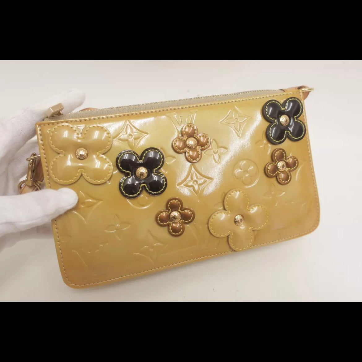 LOUIS VUITTON VERNIS BLUMEN POCHETTE LEXINGTON