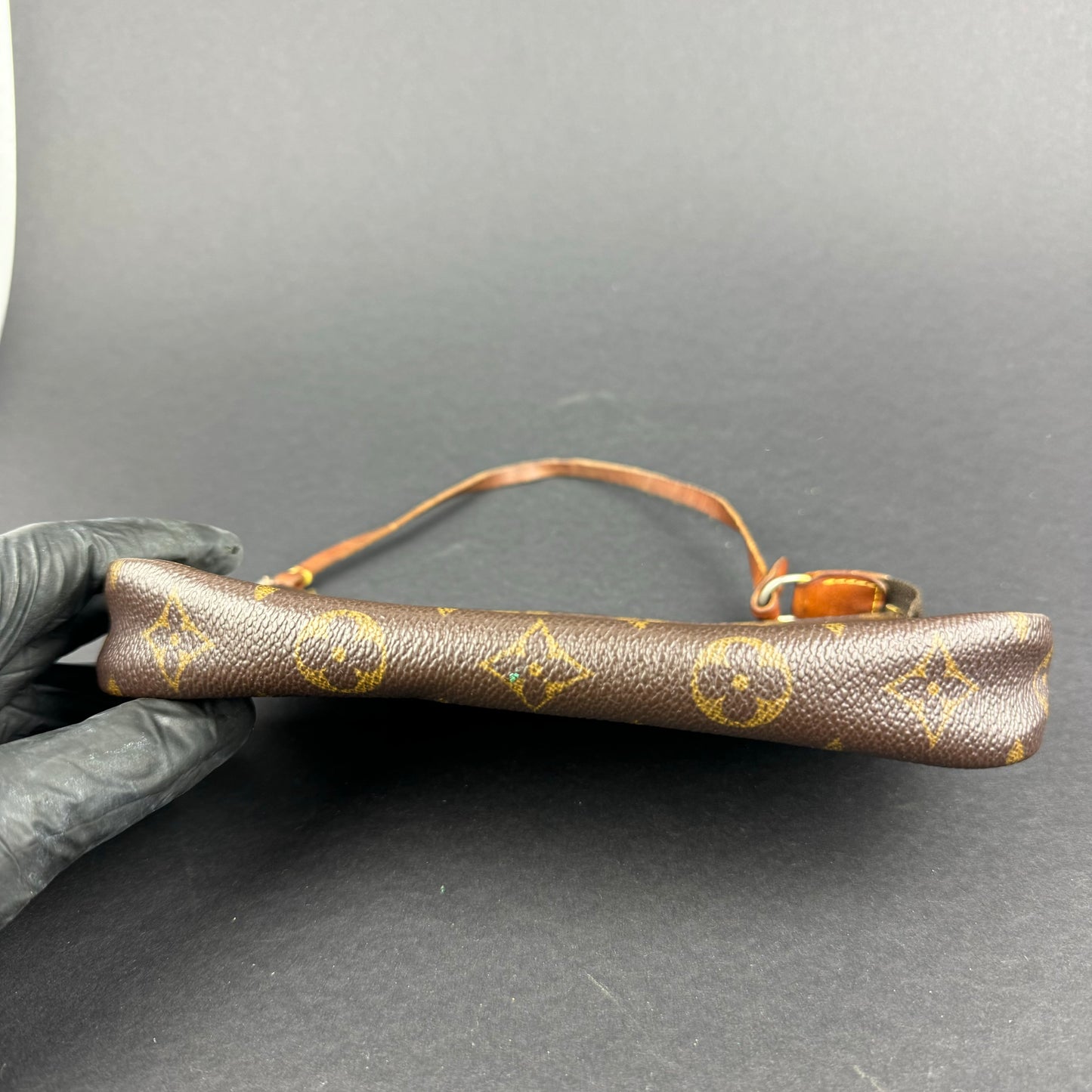 LOUIS VUITTON POCHETTE KURZER SCHULTERIEMEN