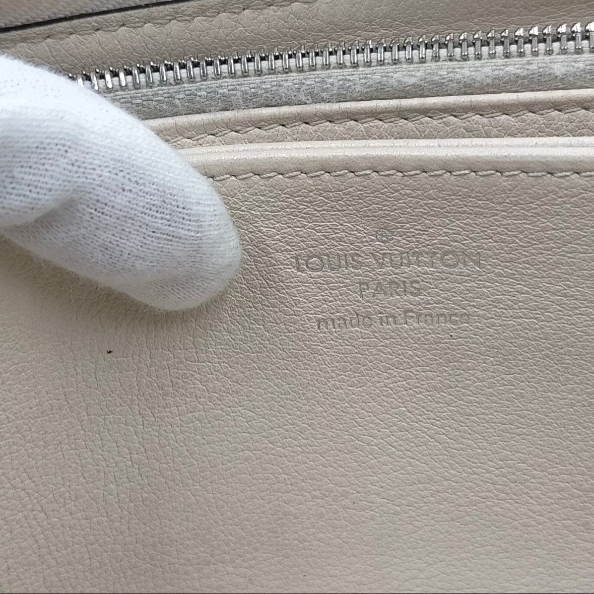 LOUIS VUITTON MAHINA WHITE PORTEMONNAIE WALLET